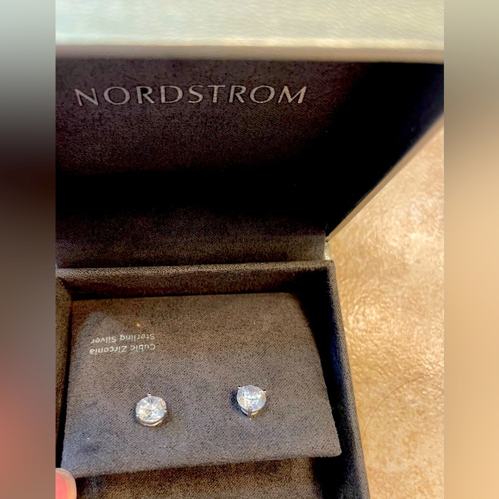 Classic nordstrom cubic zirchonia studs new